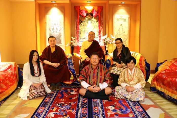 Offizielles Familien-Foto - Thaye Dorje, Seine Heiligkeit der 17. Gyalwa Karmapa